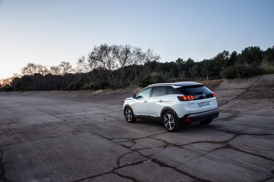  Peugeot 3008 GT HYBRID4 2019 года  (WW) (фото 35 из 40)